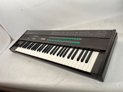 Yamaha-DX7 Mk I w/ original hard case, N/W